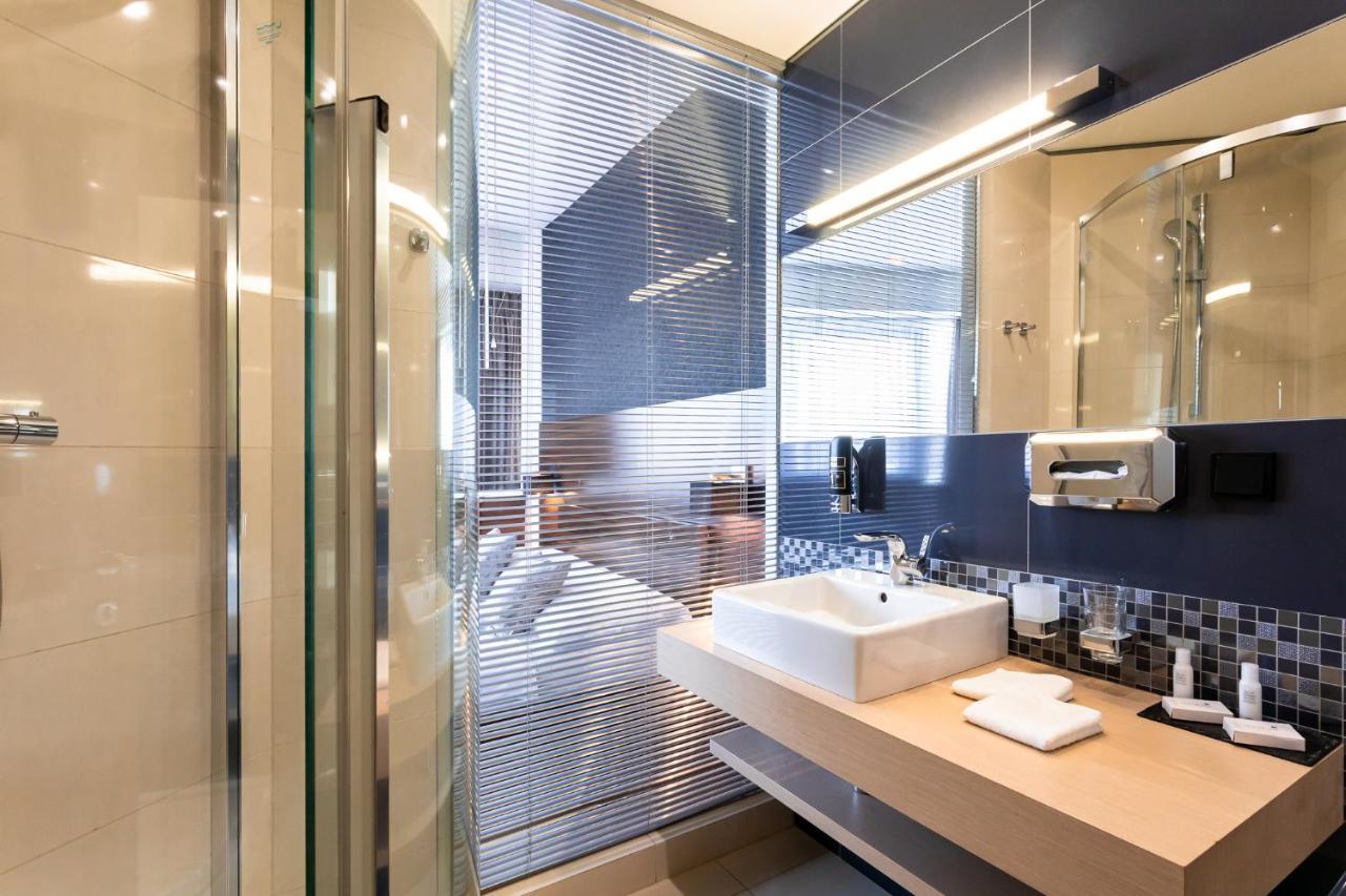 Tempus Club Garni Hotel Bratislava Luaran gambar