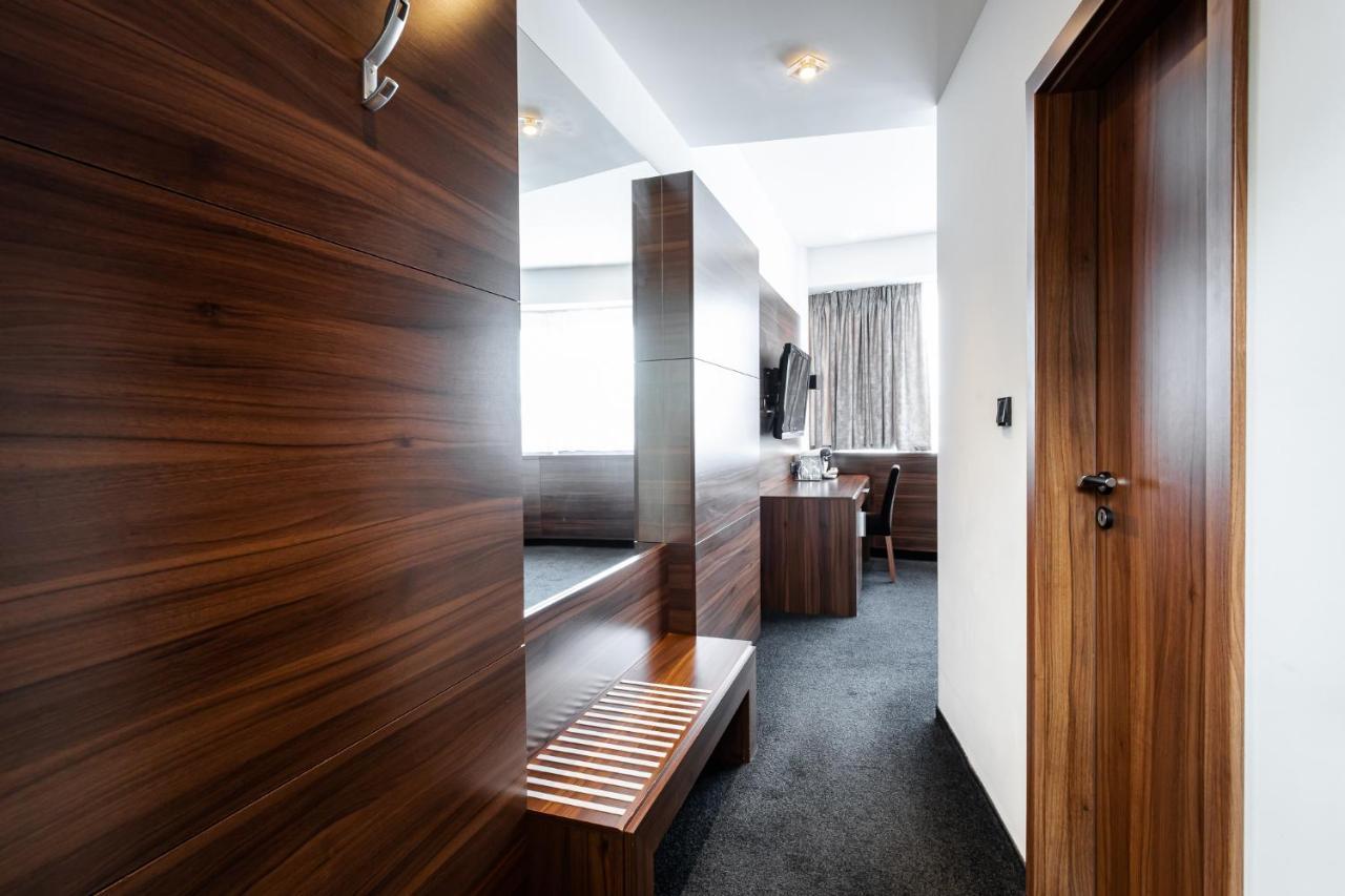 Tempus Club Garni Hotel Bratislava Luaran gambar