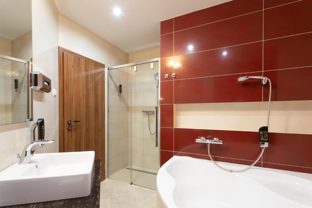 Tempus Club Garni Hotel Bratislava Luaran gambar