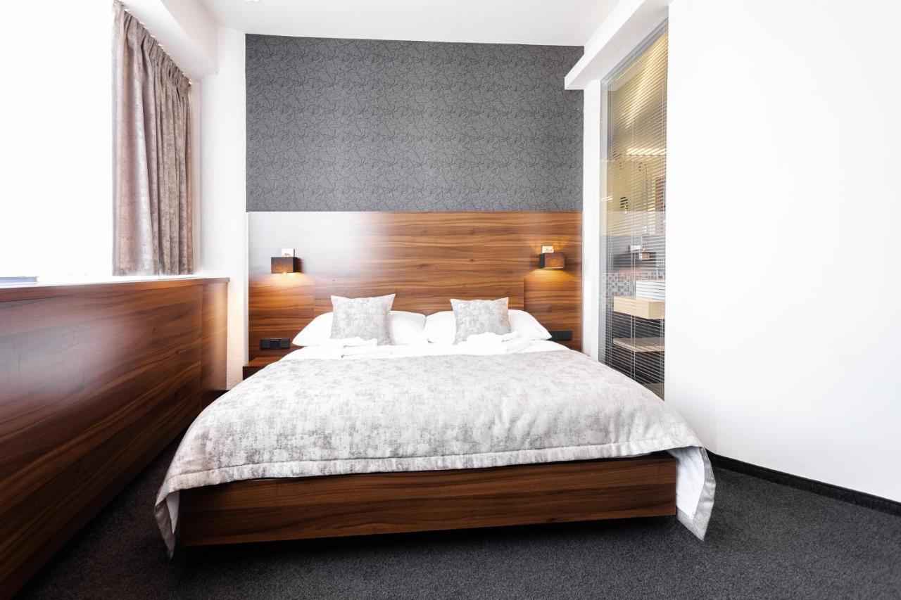 Tempus Club Garni Hotel Bratislava Luaran gambar
