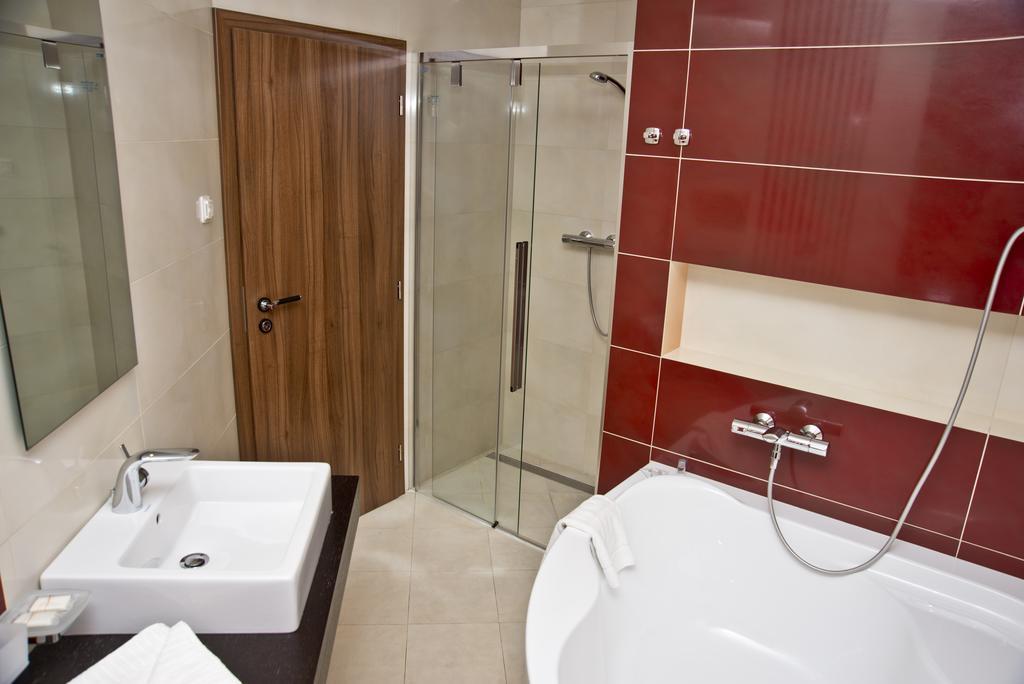 Tempus Club Garni Hotel Bratislava Luaran gambar